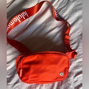 Lululemon everywhere belt bag
